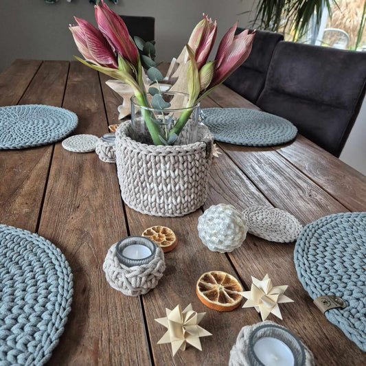 Natürliche Weihnachtsdeko aus Baumwolle – Körbe, Teelichthalter & Platzsets - FRANZISWELT