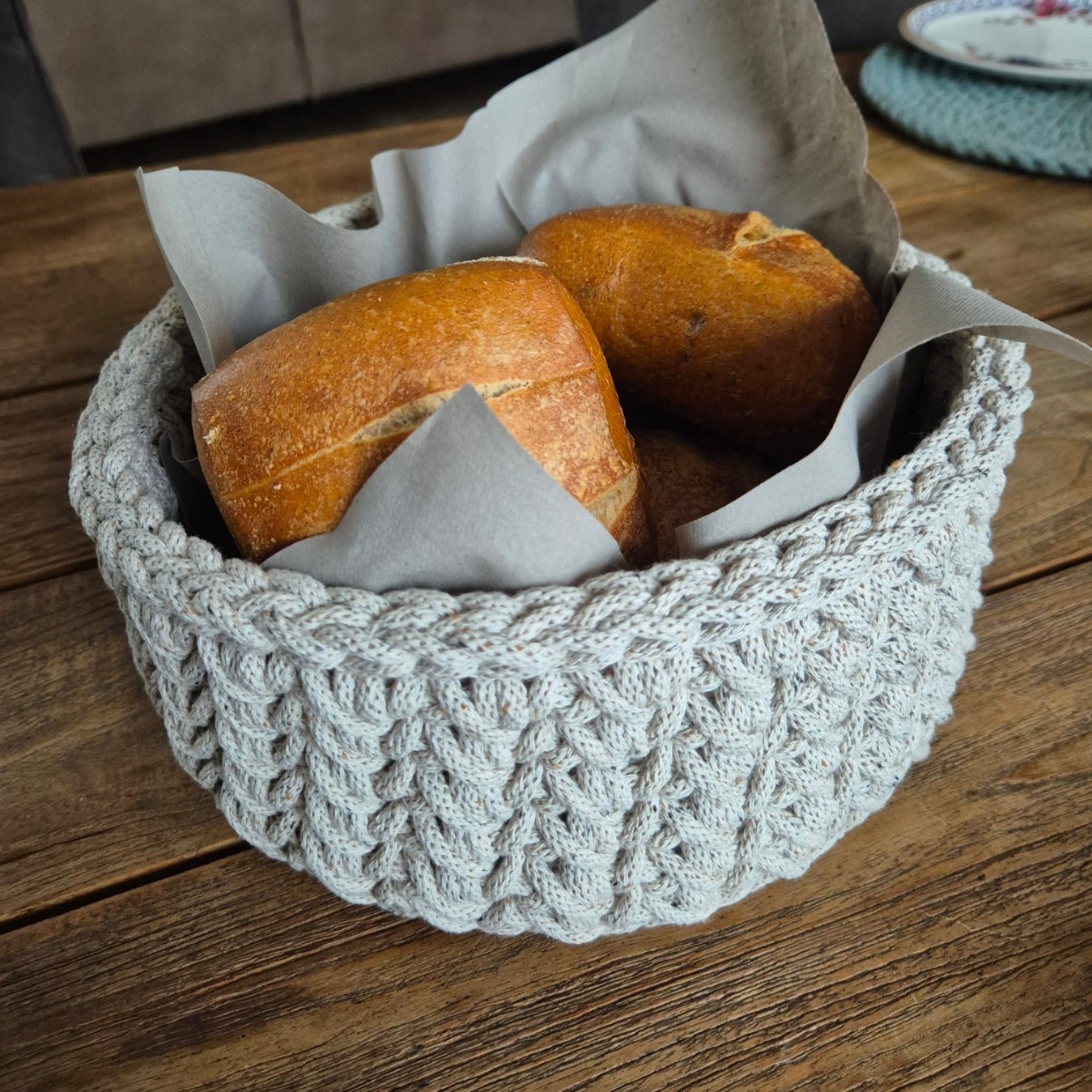 Handgehäkelter Brotkorb aus Baumwolle – handgemacht und nachhaltig aus recycelter Baumwolle - handgemacht von FRANZISWELT