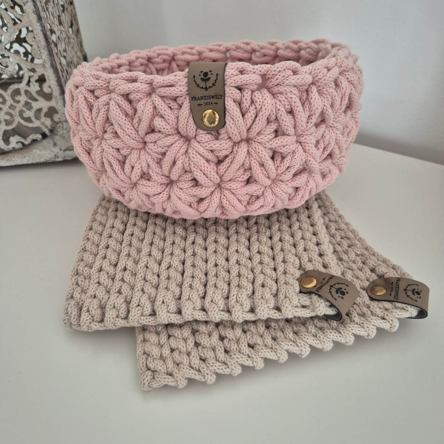 Brotkorb Geschenkset aus Baumwolle – handgehäkelt mit Topflappen aus recycelter Baumwolle - handgemacht von FRANZISWELT