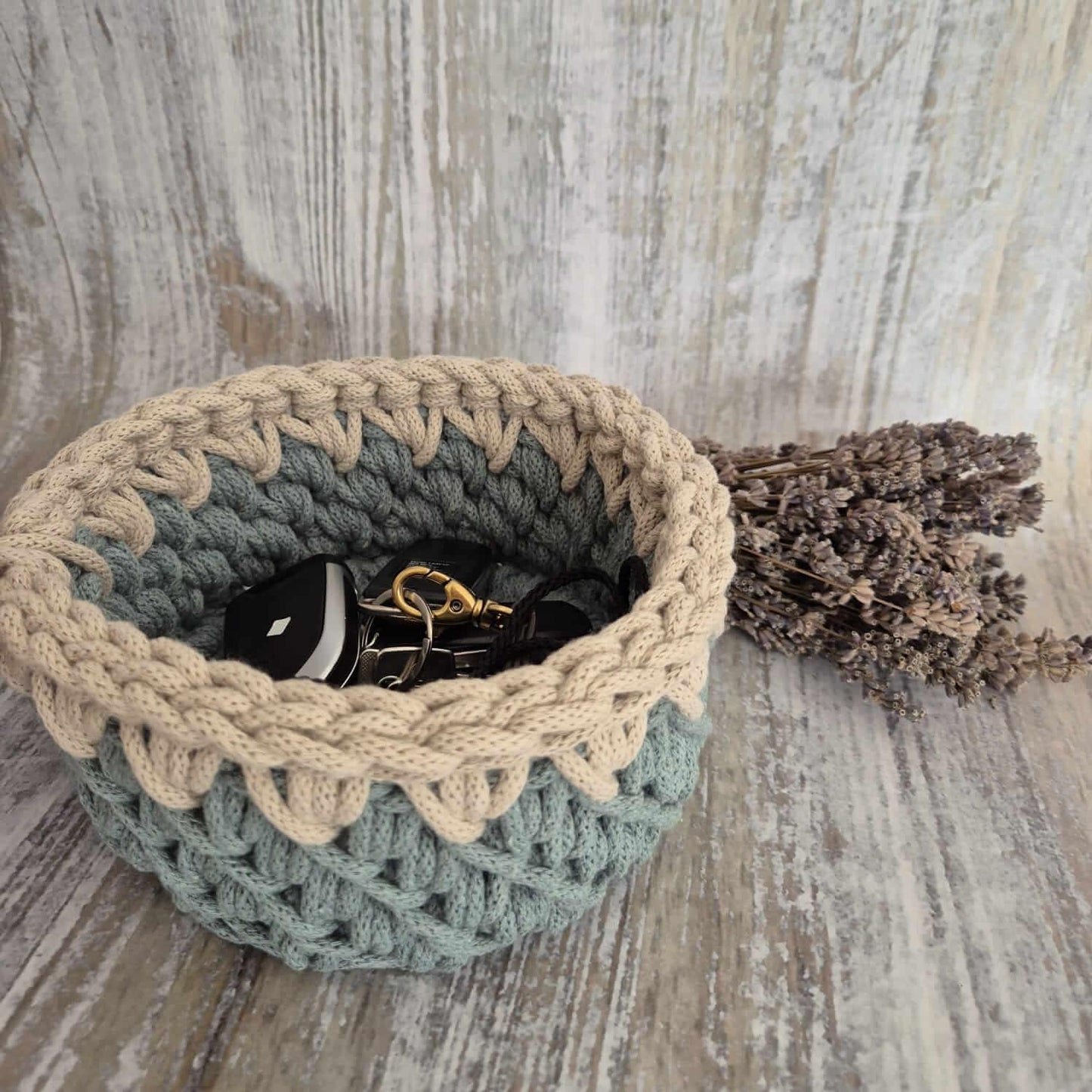 Zweifarbiger Häkelkorb zur Aufbewahrung - FRANZISWELT -2024-