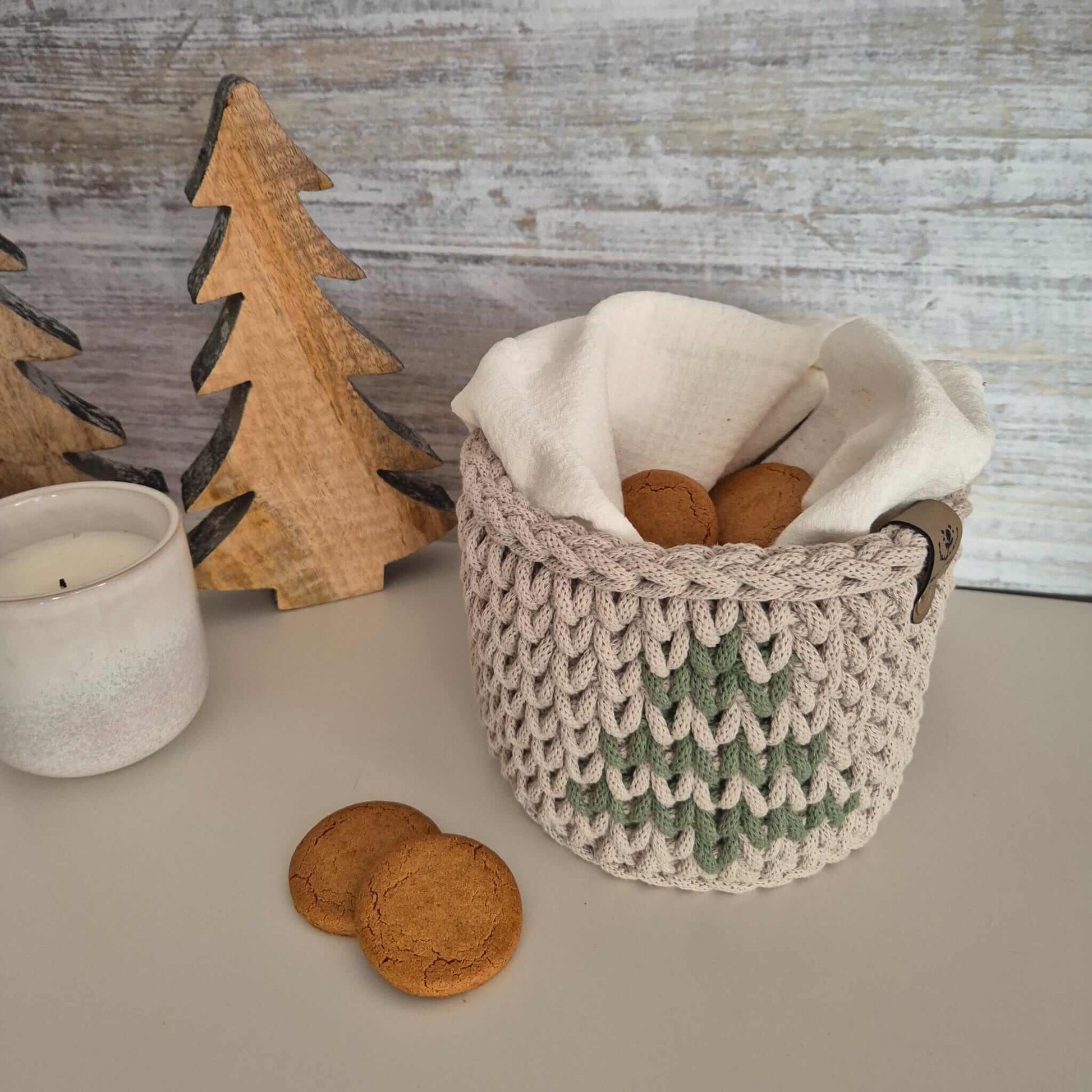 Häkelkorb mit Tannenbaummuster – handgemacht & nachhaltig - FRANZISWELT -2024-