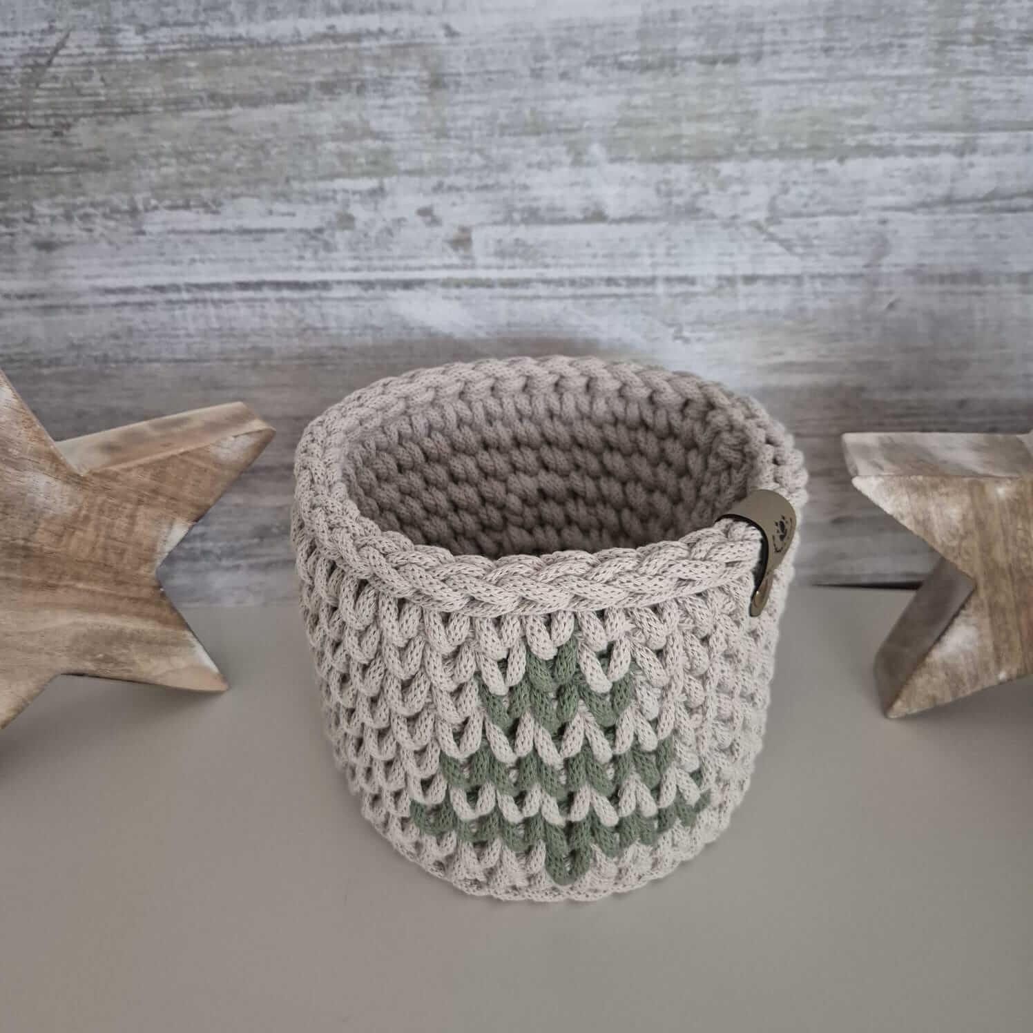Häkelkorb mit Tannenbaummuster – handgemacht & nachhaltig - FRANZISWELT -2024-