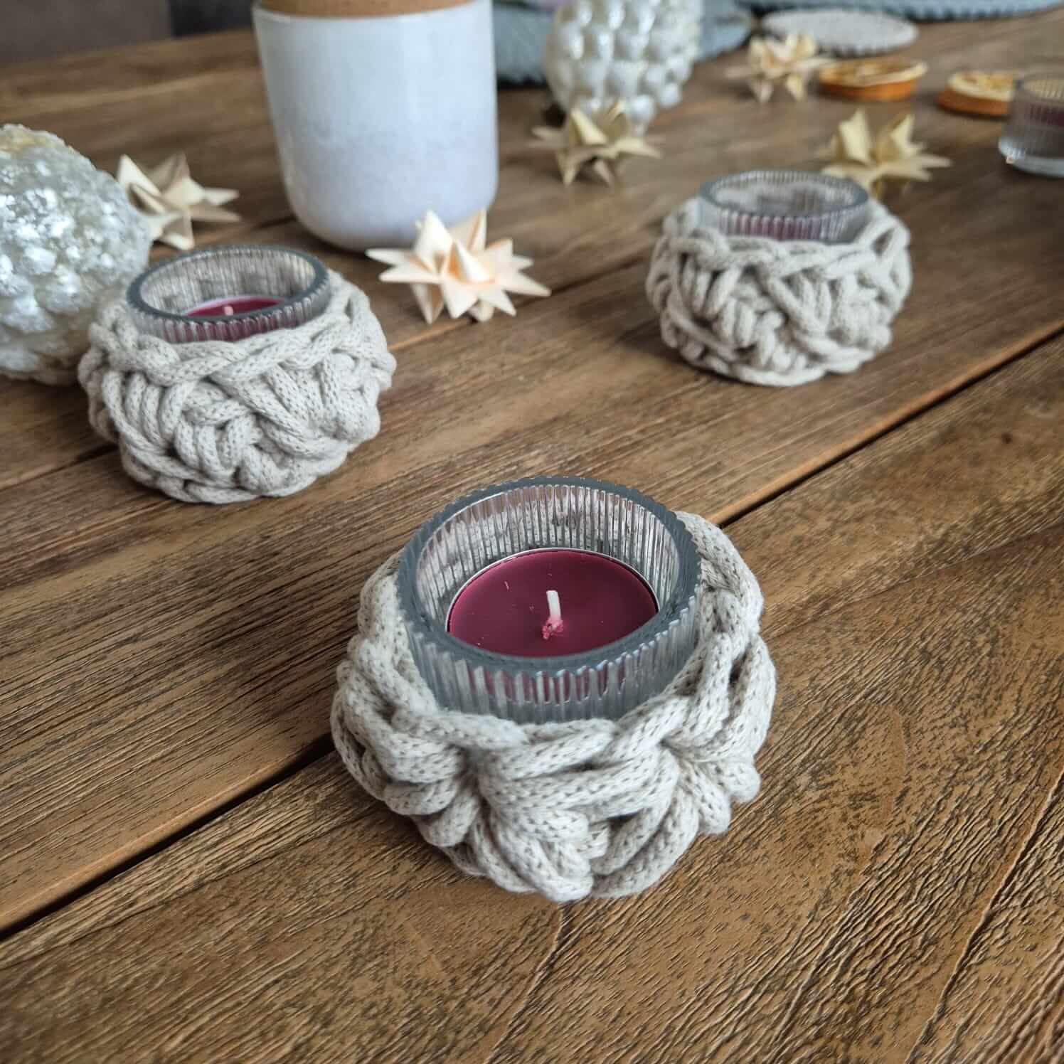 Gehäkelter Teelichthalter aus Baumwolle aus recycelter Baumwolle - handgemacht von FRANZISWELT - 2024 - 