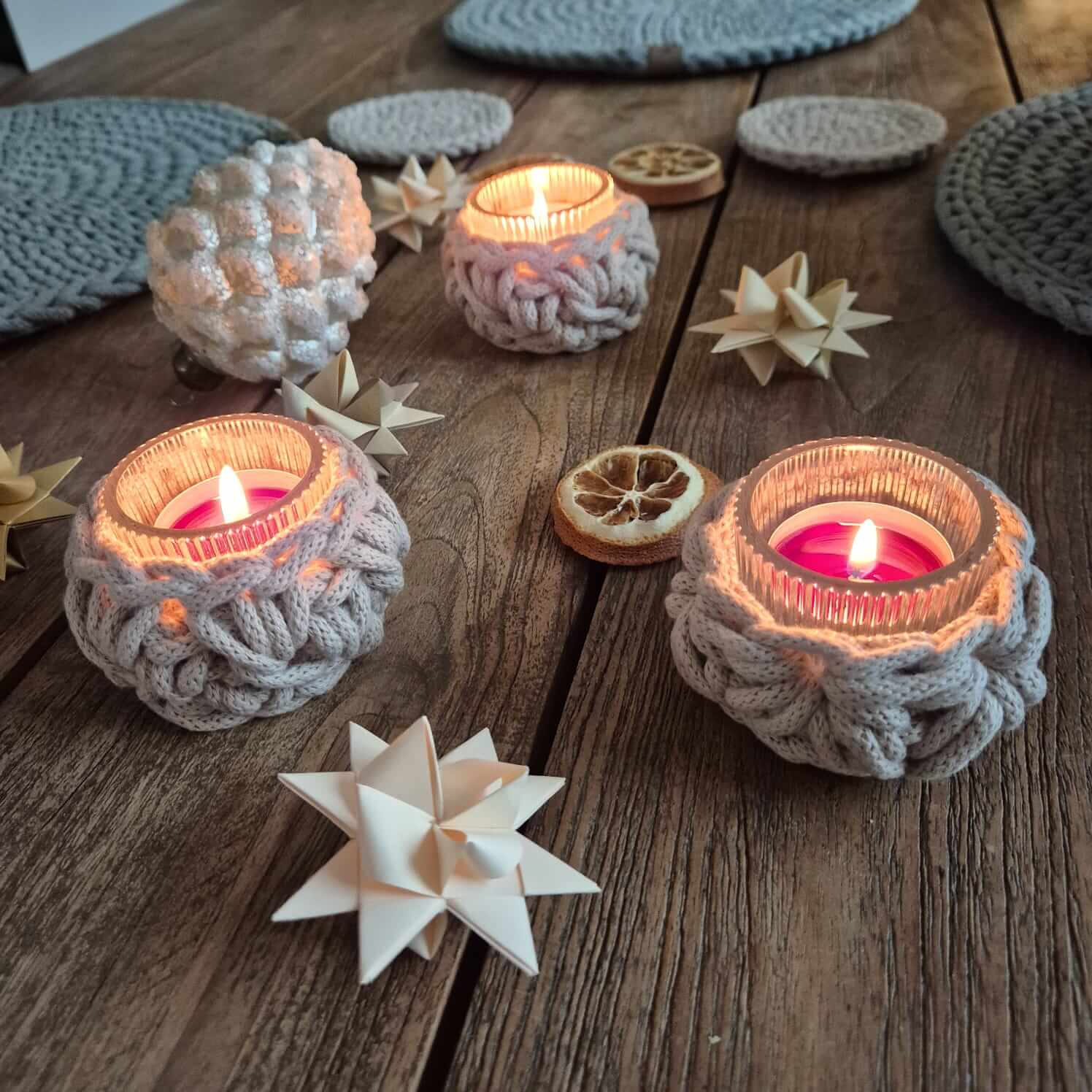 Gehäkelter Teelichthalter aus Baumwolle aus recycelter Baumwolle - handgemacht von FRANZISWELT - 2024 - 
