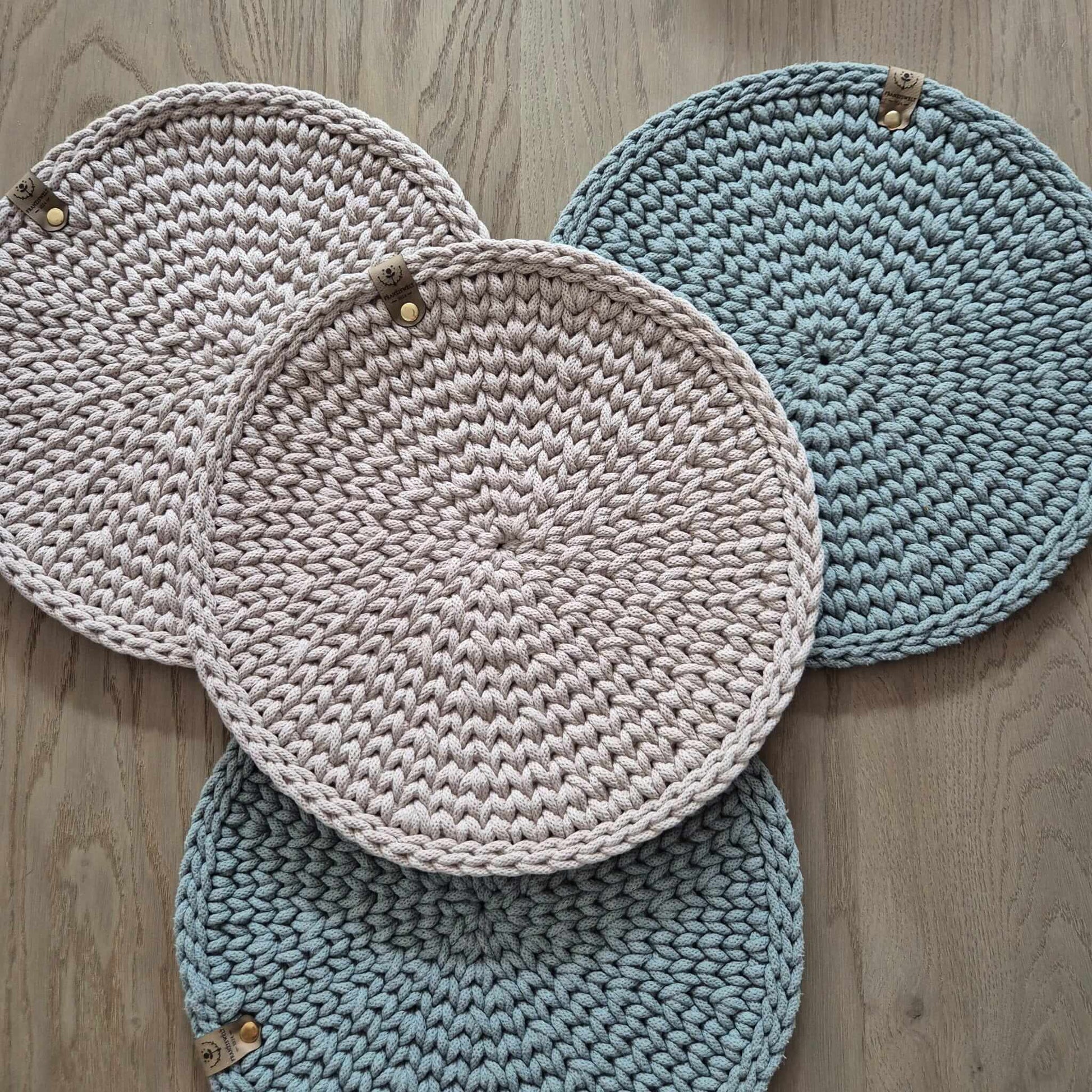 Untersetzer & Platzsets aus Baumwolle – Gehäkelte, nachhaltige Tischdeko aus recycelter Baumwolle - handgemacht von FRANZISWELT - 2024 - 