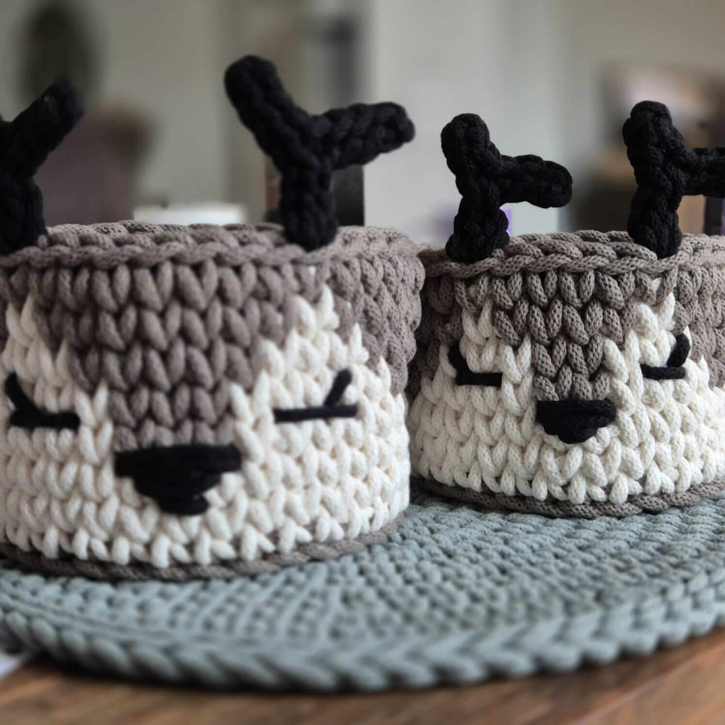 Rentierkorb aus Baumwolle – gehäkelte Weihnachtsdeko aus recycelter Baumwolle - handgemacht von FRANZISWELT - 2024 - 