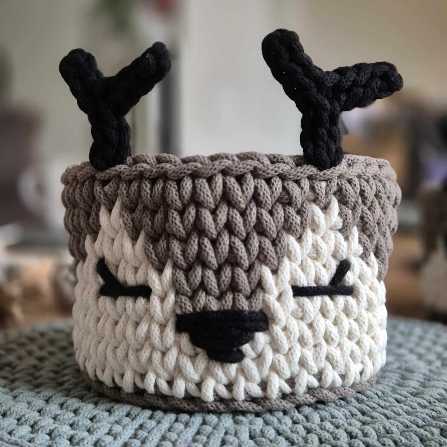 Rentierkorb aus Baumwolle – gehäkelte Weihnachtsdeko aus recycelter Baumwolle - handgemacht von FRANZISWELT - 2024 - 