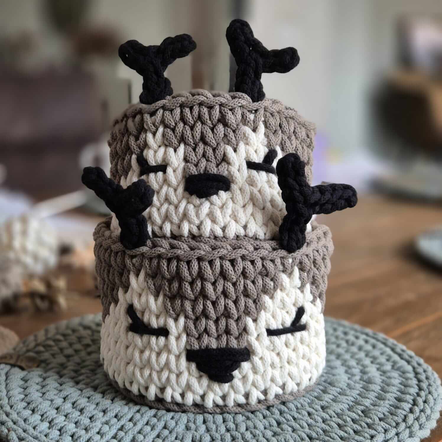 Rentierkorb aus Baumwolle – gehäkelte Weihnachtsdeko aus recycelter Baumwolle - handgemacht von FRANZISWELT - 2024 - 